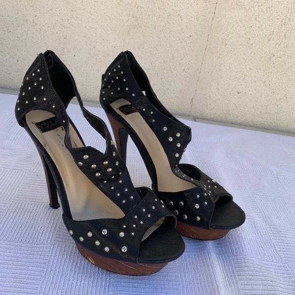 Black faux leather with studs heels - Picture 2 of 2